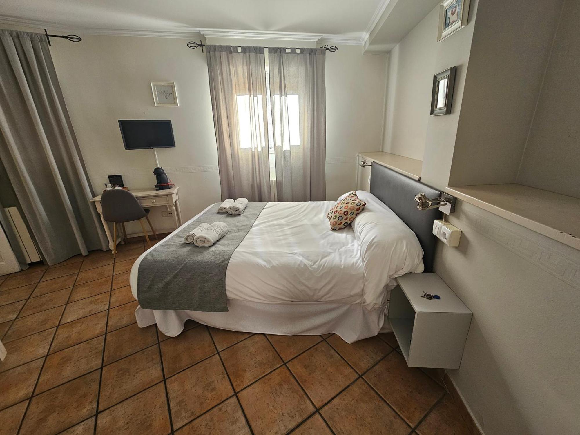Hostal La Campana Толедо Экстерьер фото